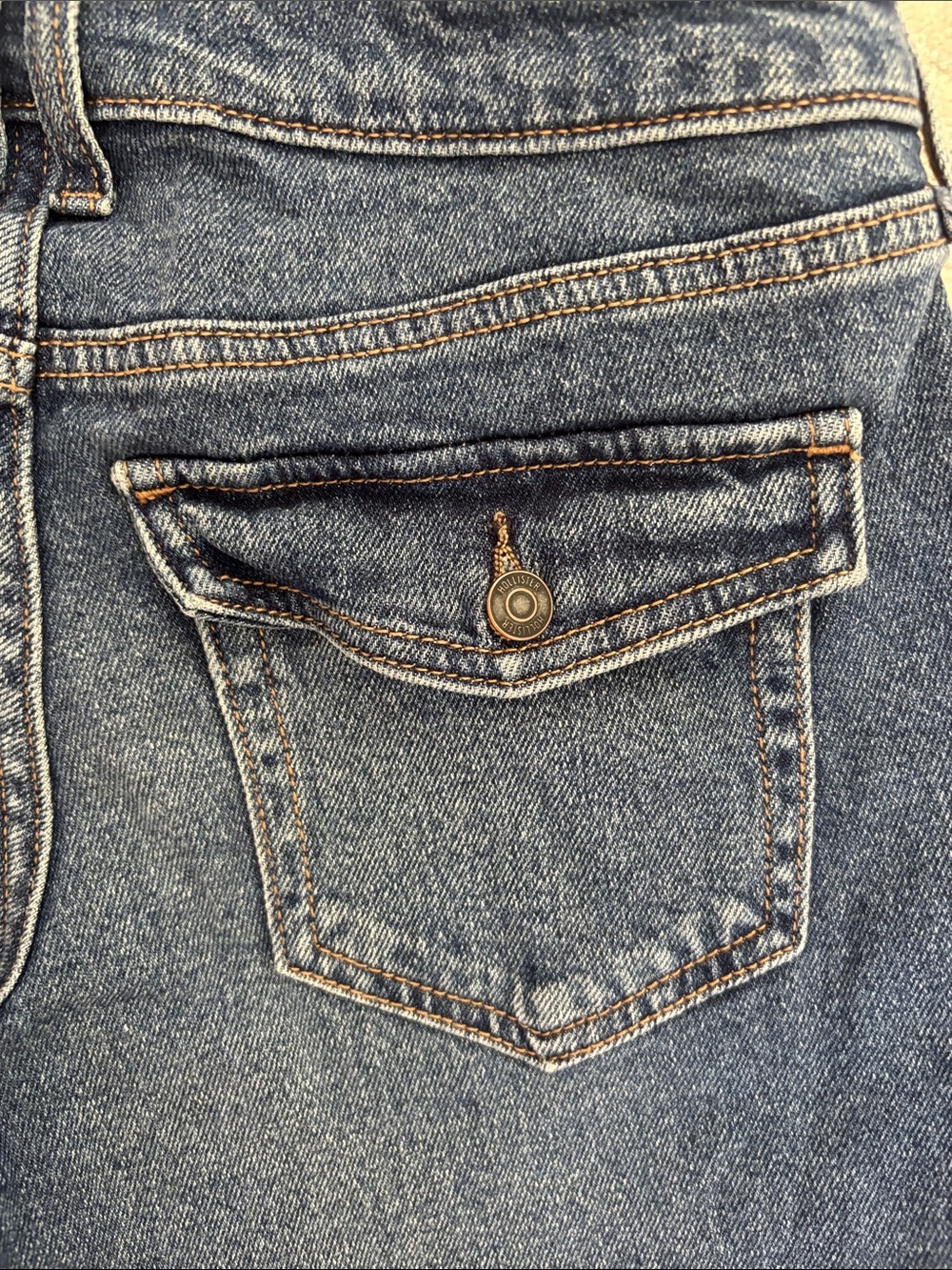 Hollister Women's Blue Flare Jeans - Slightly Faded Wash - Picture 4 of 4